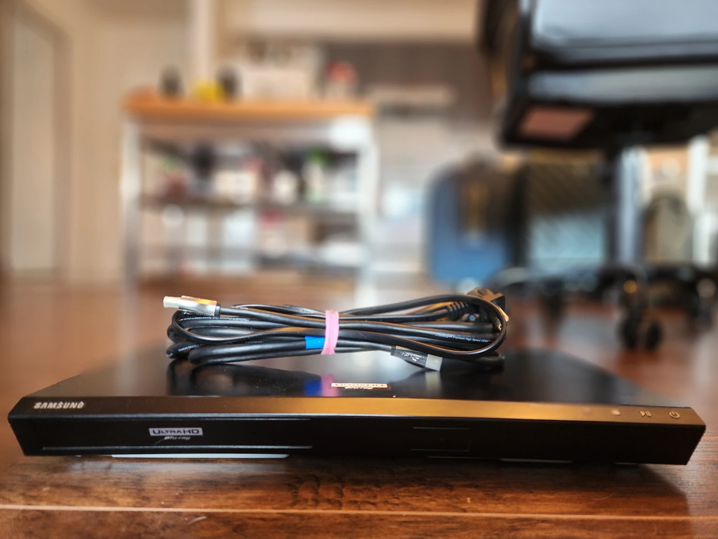 Samsung UBD-K8500 4K Ultra HD Blu-ray Player image indicator(2)