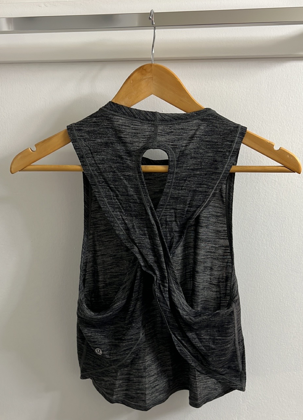 Lululemon size 4 tank top - photo 2