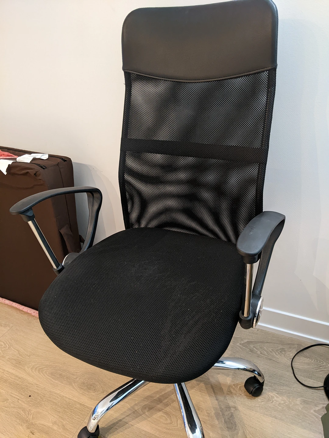 Desk Chair (Adjustable/Rotational) (47' max height)