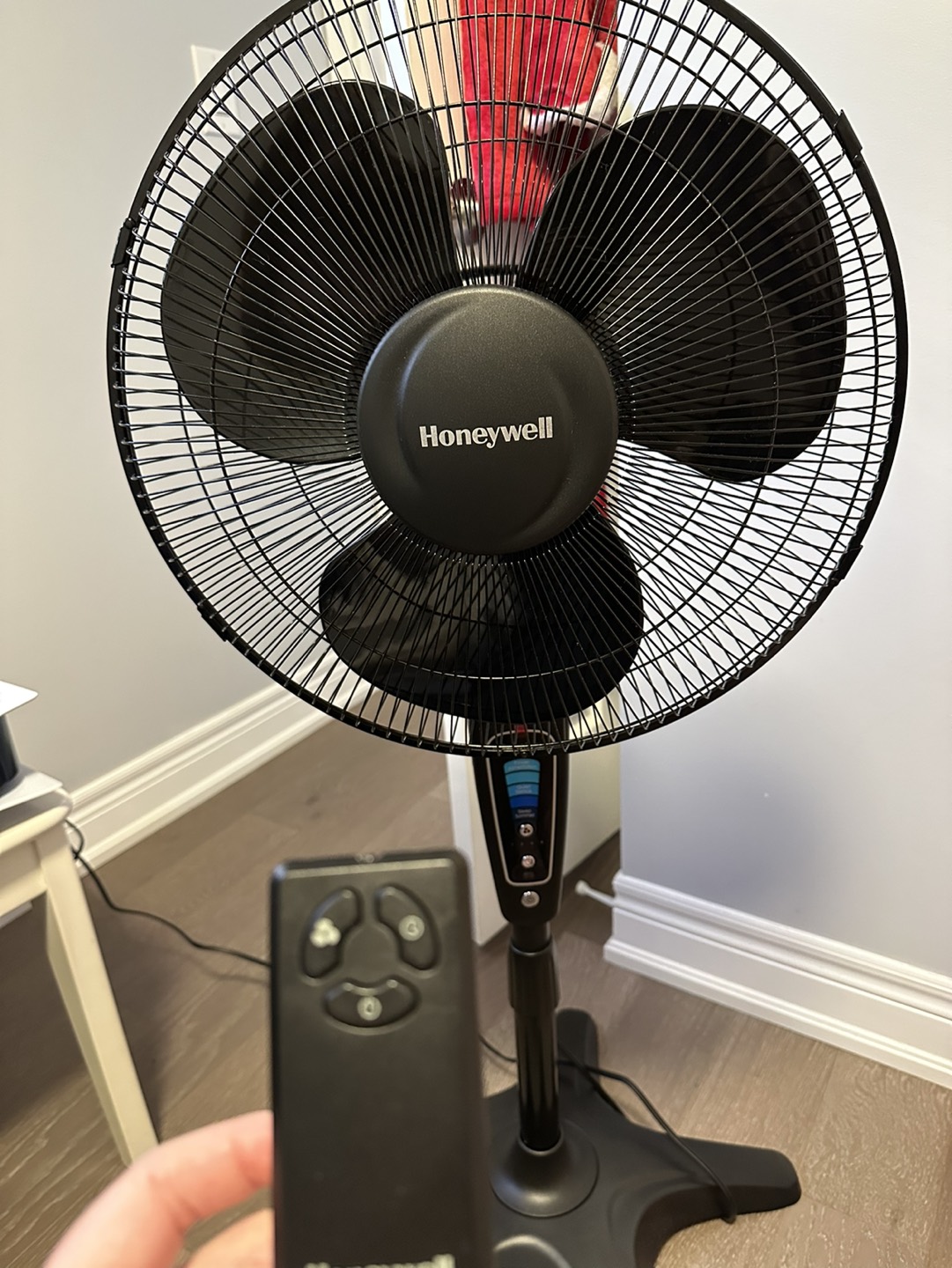 Honeywell fan 5 speeds with remote control thumbnail