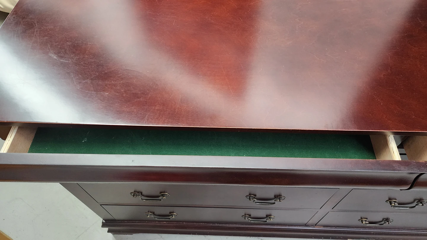 Vintage dresser and 2 bed side table image indicator(4)