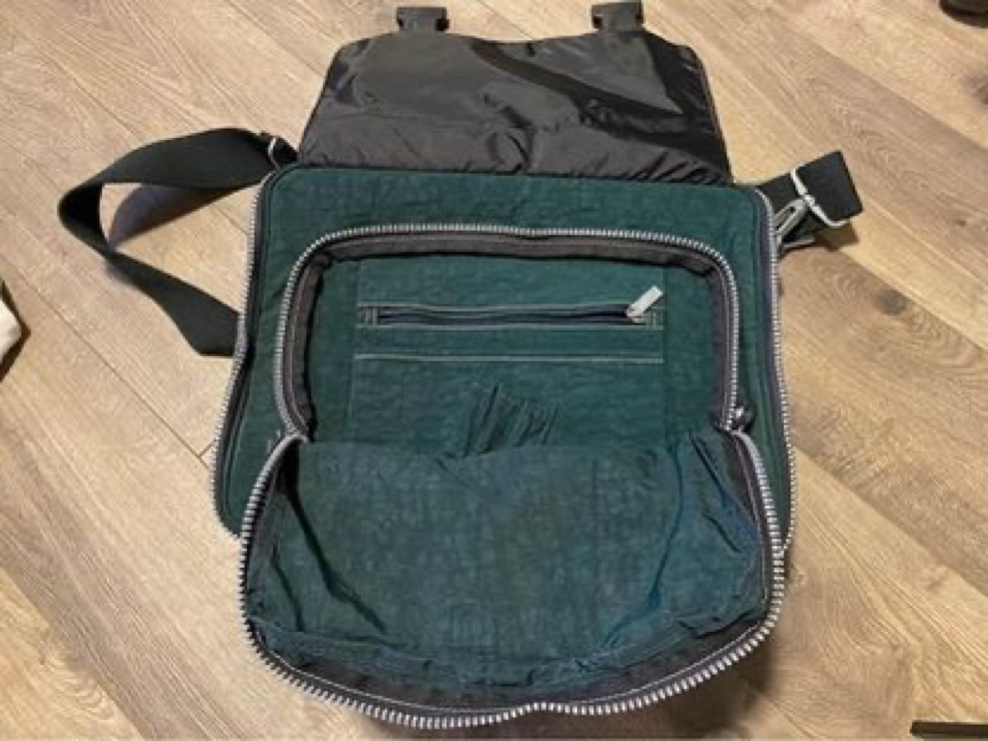 Vintage Kipling Multi Storage Messenger Bag image indicator(3)