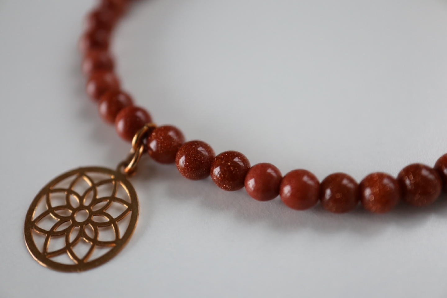 Delicate bracelet with golden figures - photo 3