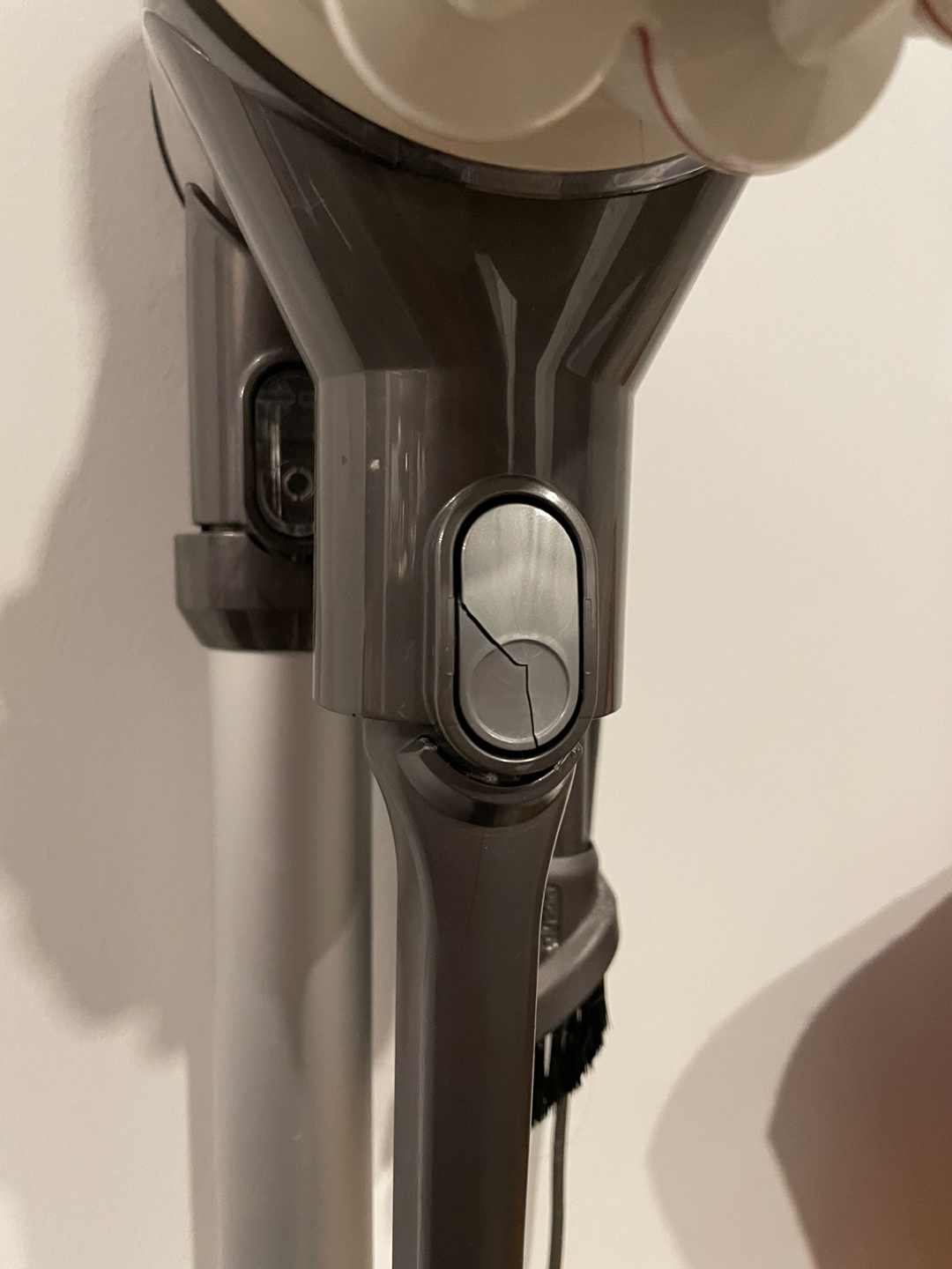 Dyson V6 Vaccum - photo 2