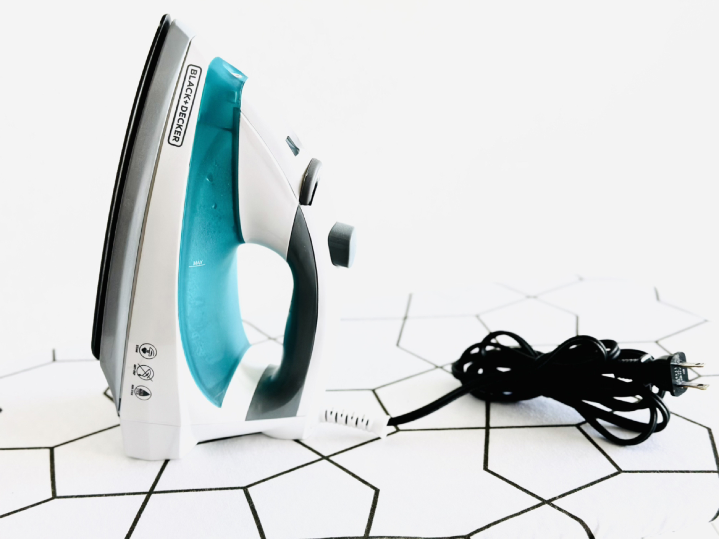 Black & Decker Light N Easy Iron thumbnail