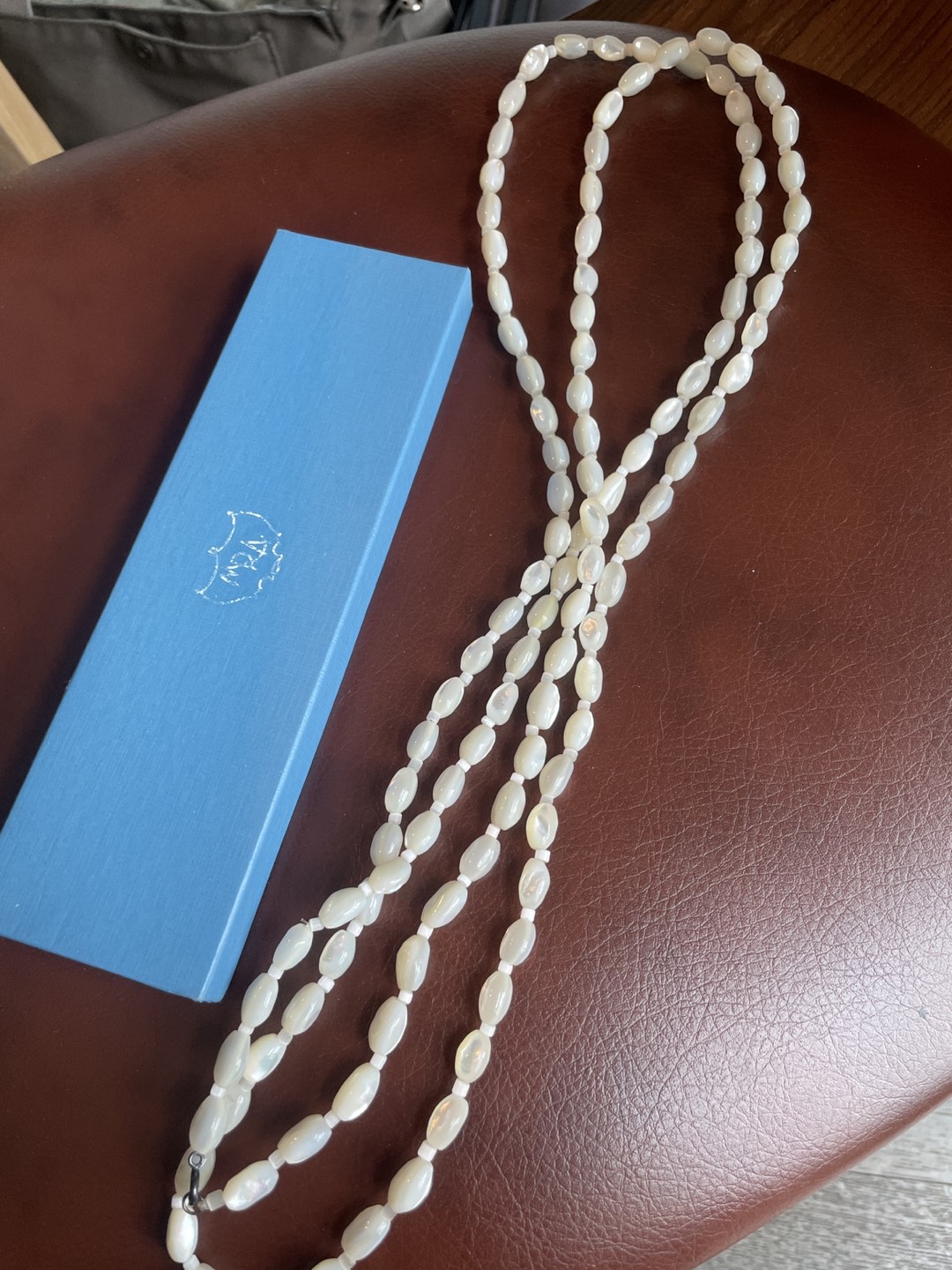 Ladies vintage 4’ necklace strand of crystals(?) image indicator(2)