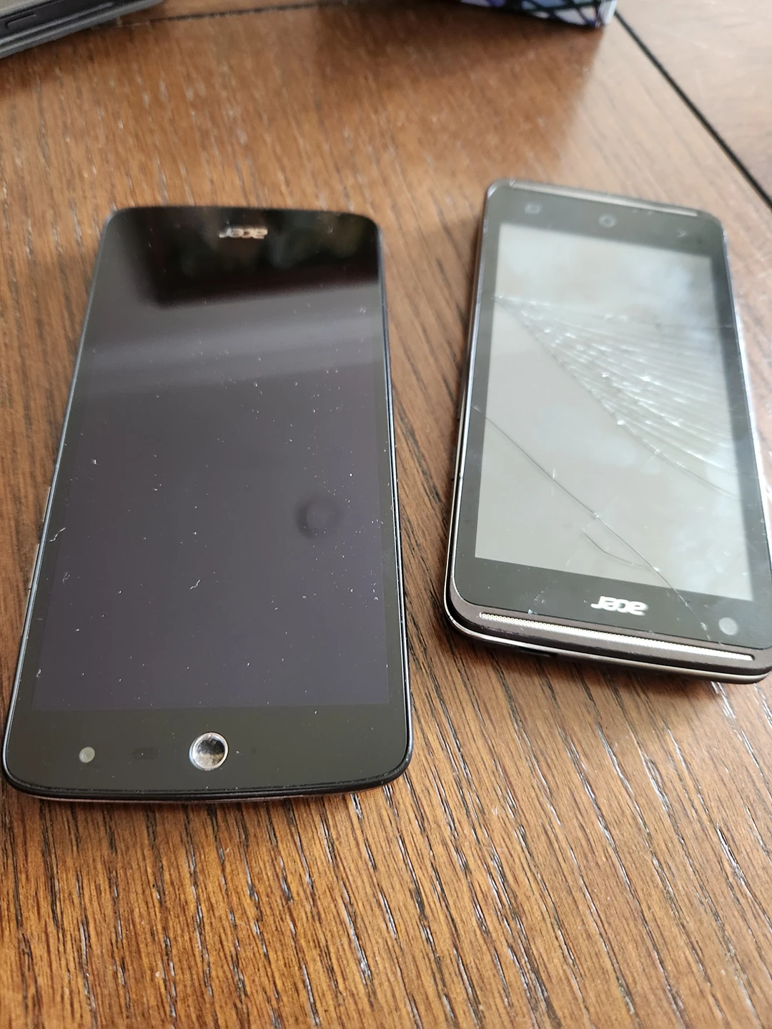 Two Acer broken phone for the parts thumbnail