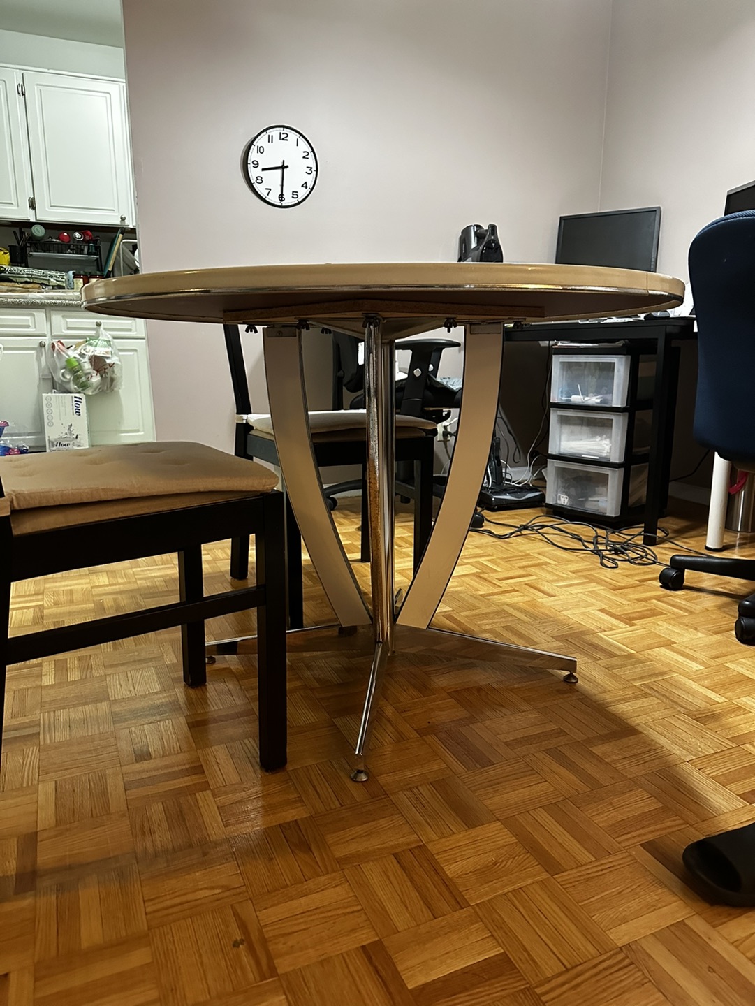 Dining Table - photo 4