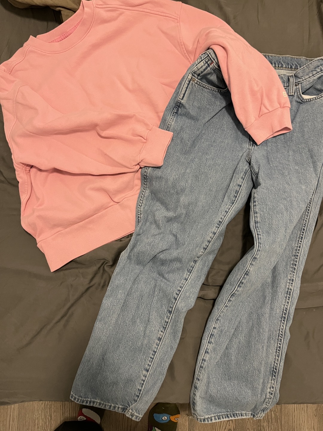 Everlane hoodie image indicator(2)