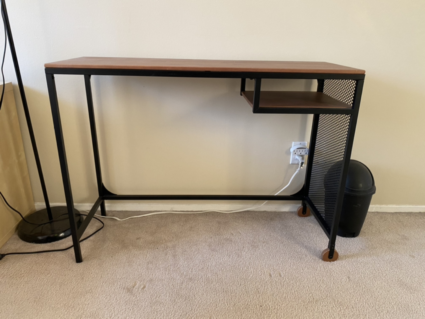 Compact desk with casters thumbnail