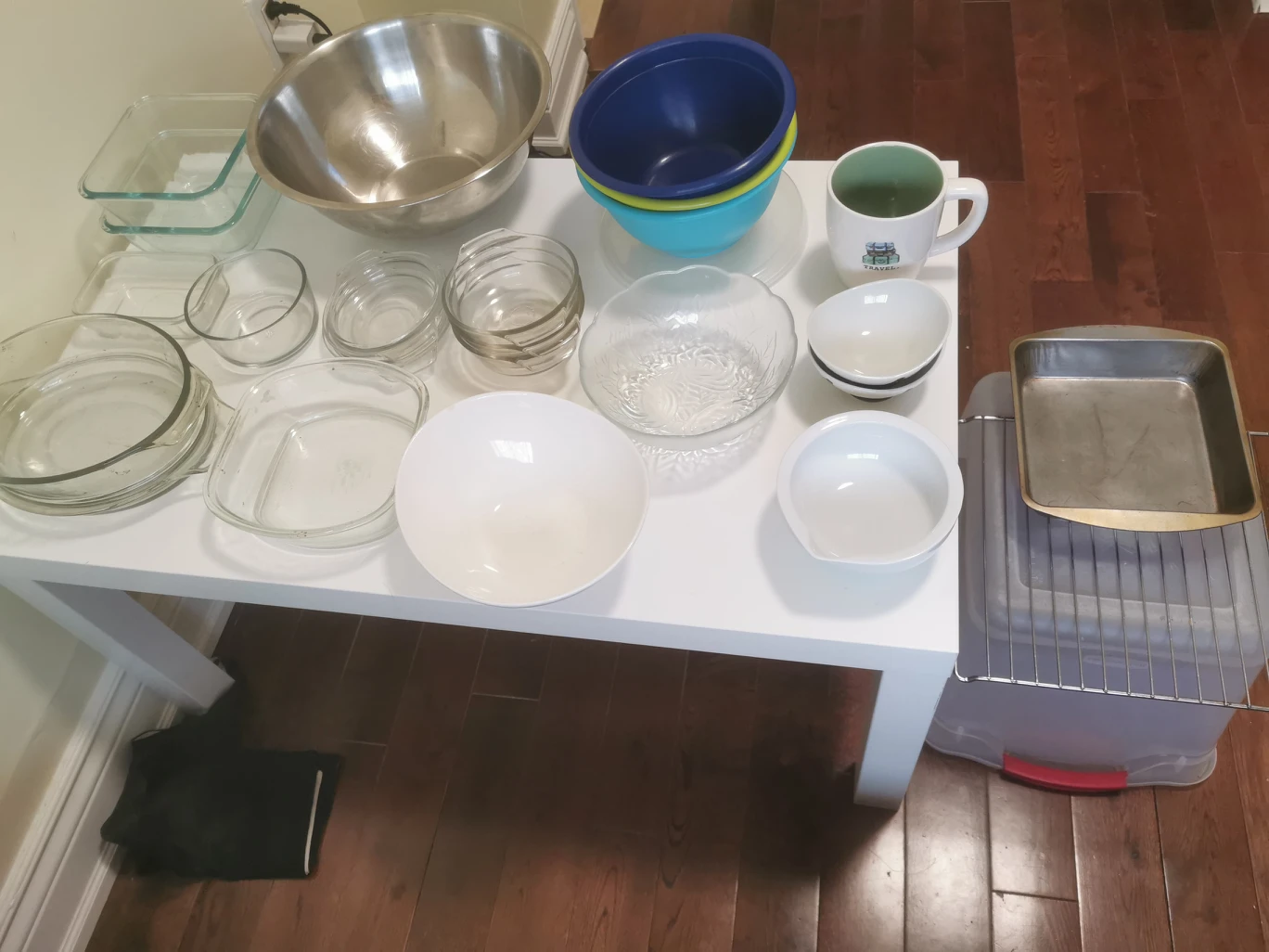 large Kitchen Bundle - Bowls, baking, cooling rack, baking tray thumbnail