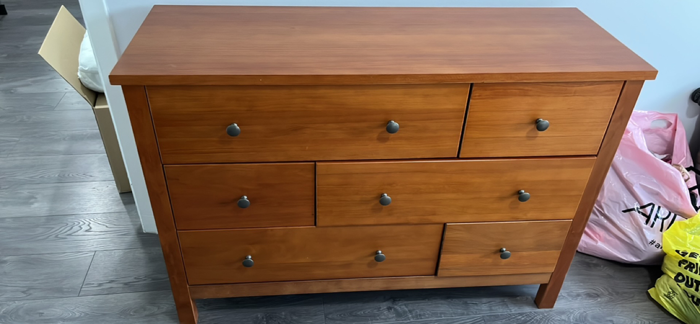Dresser/ chest of drawers