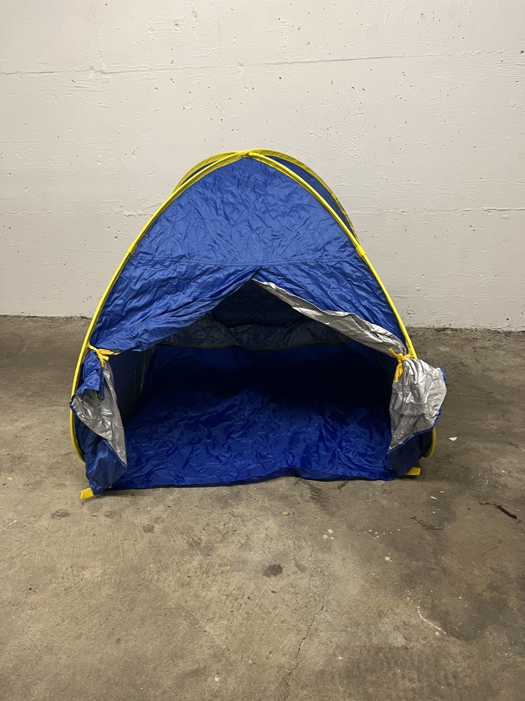 Sun shade pop-up tent thumbnail