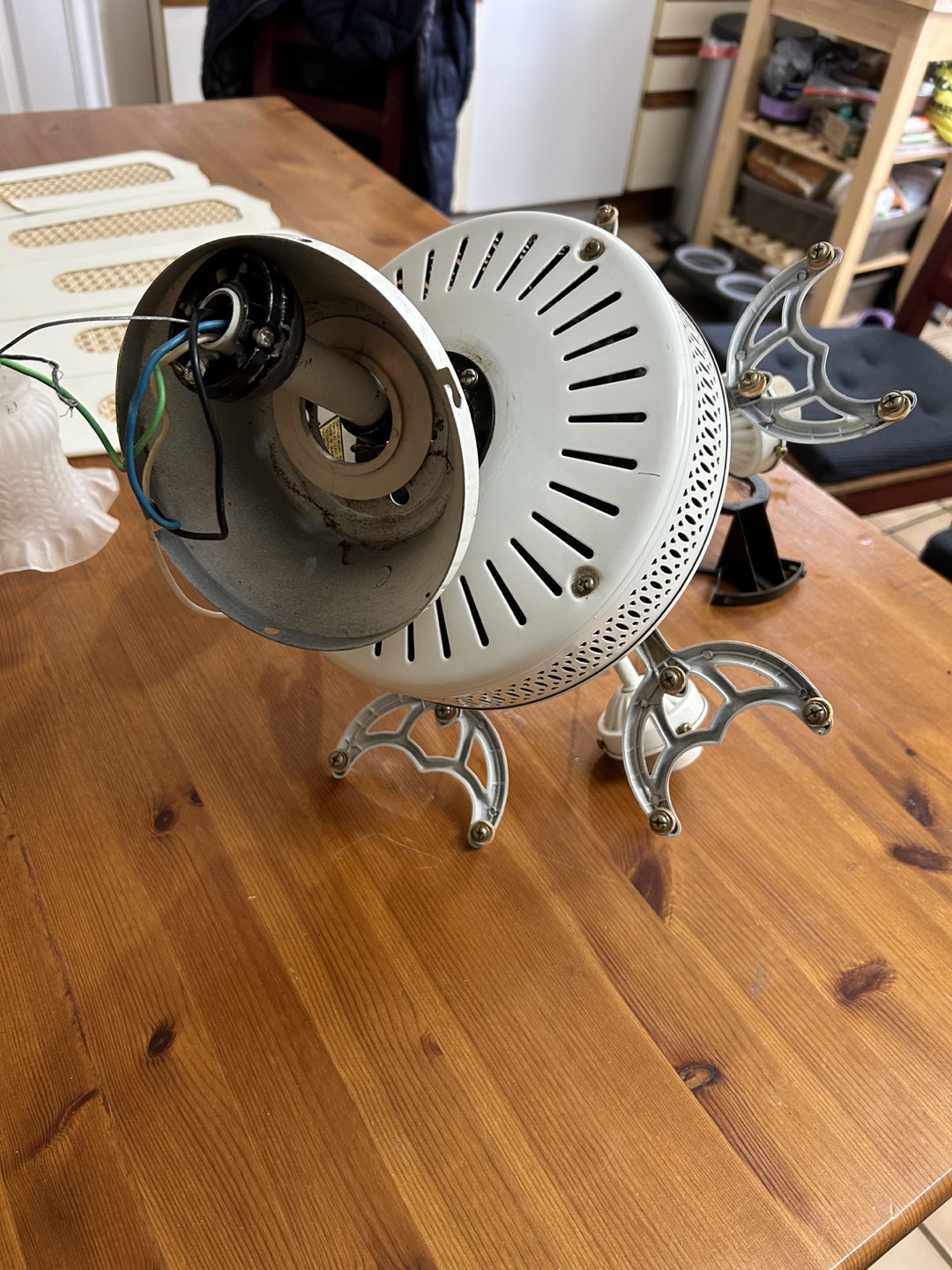 White Rattan Victorian Style Ceiling Fan - photo 3