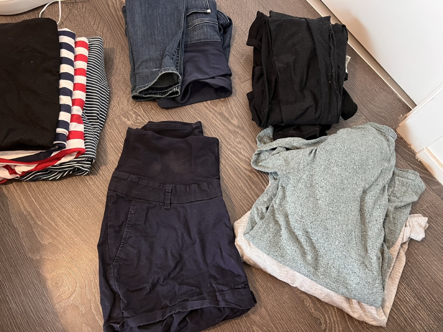 Maternity clothing Bundle - photo 2