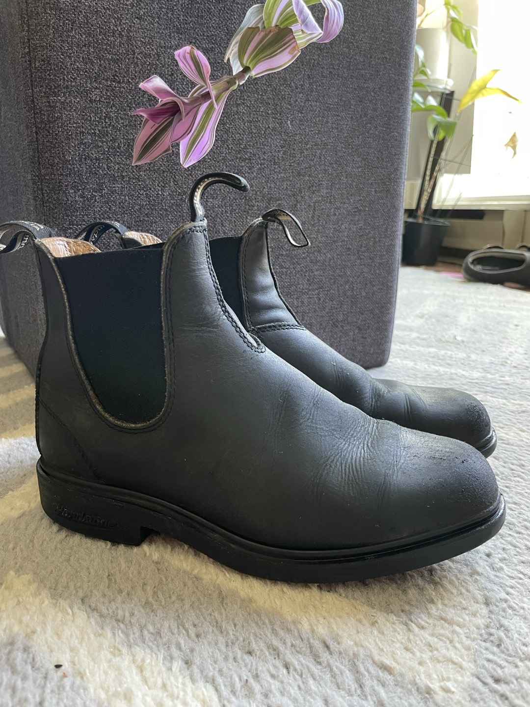 Black Blundstones Size 5 make me an offer!