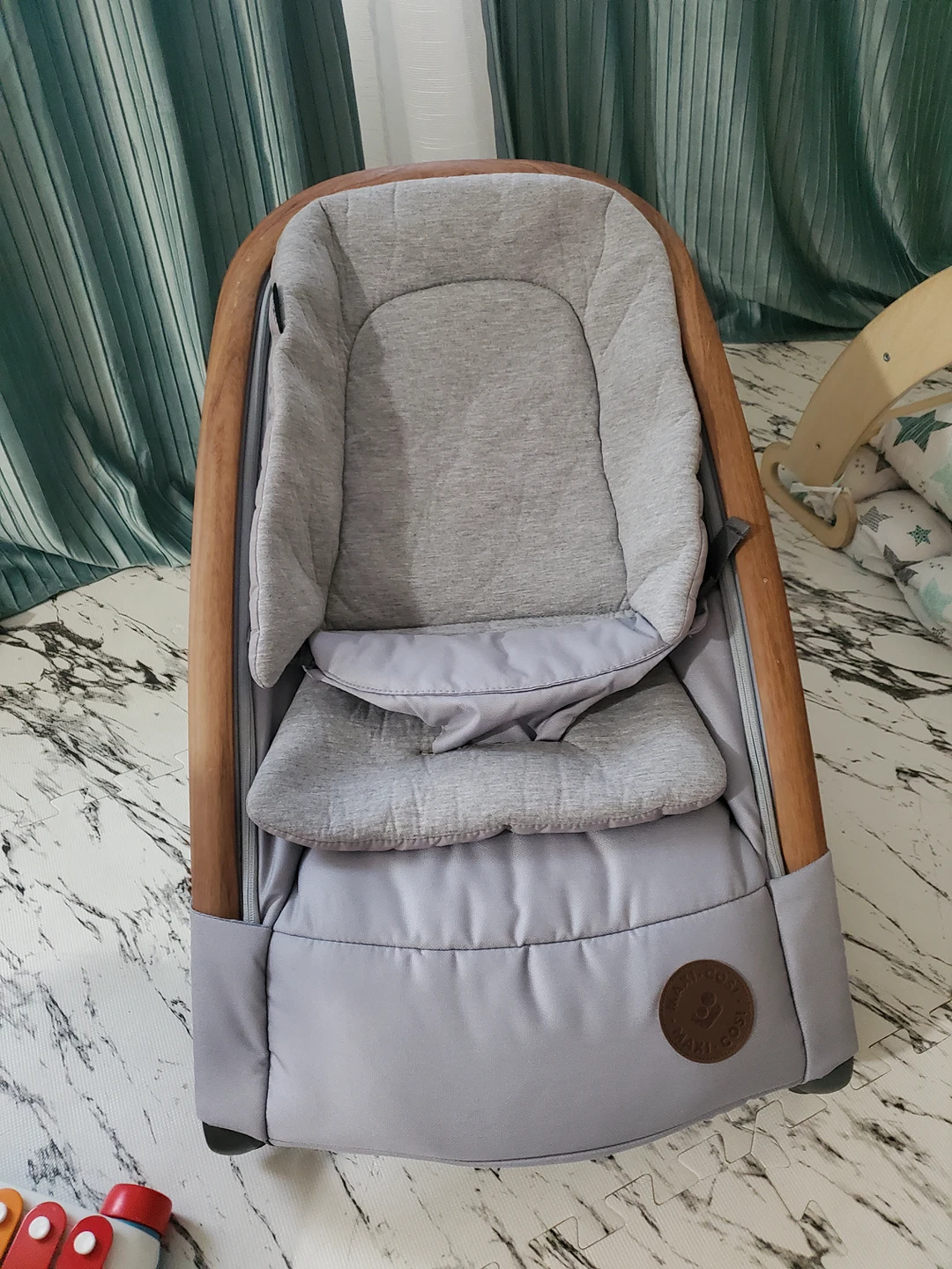 Maxi Cosi travel infant rocker