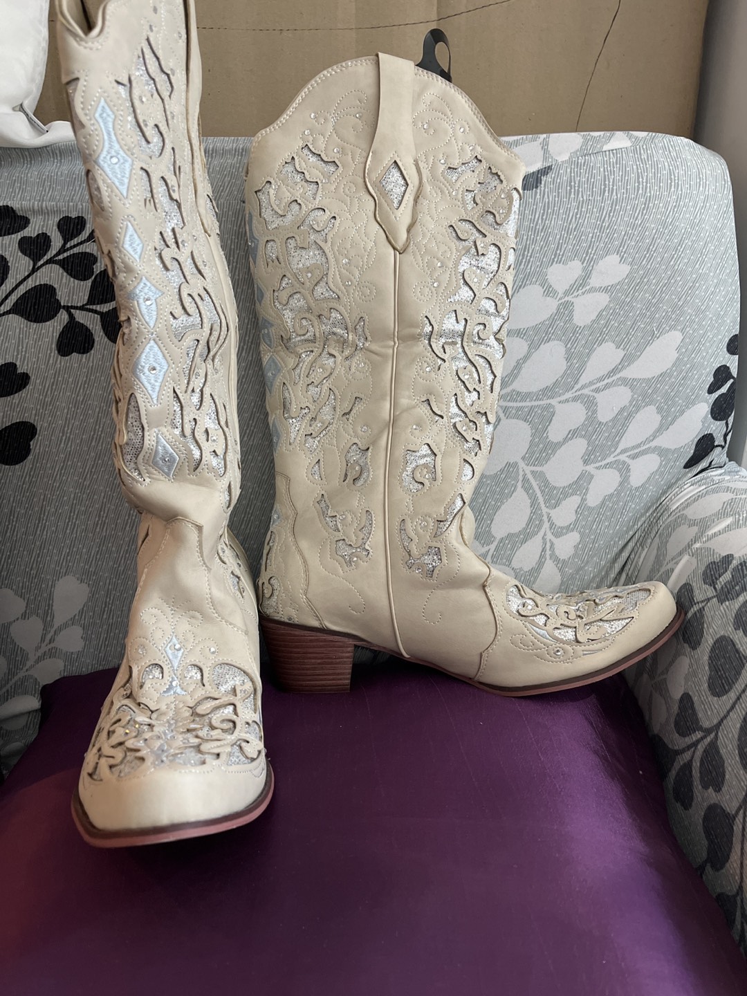 Cream and silver cowboy boots, size 9, never worn thumbnail