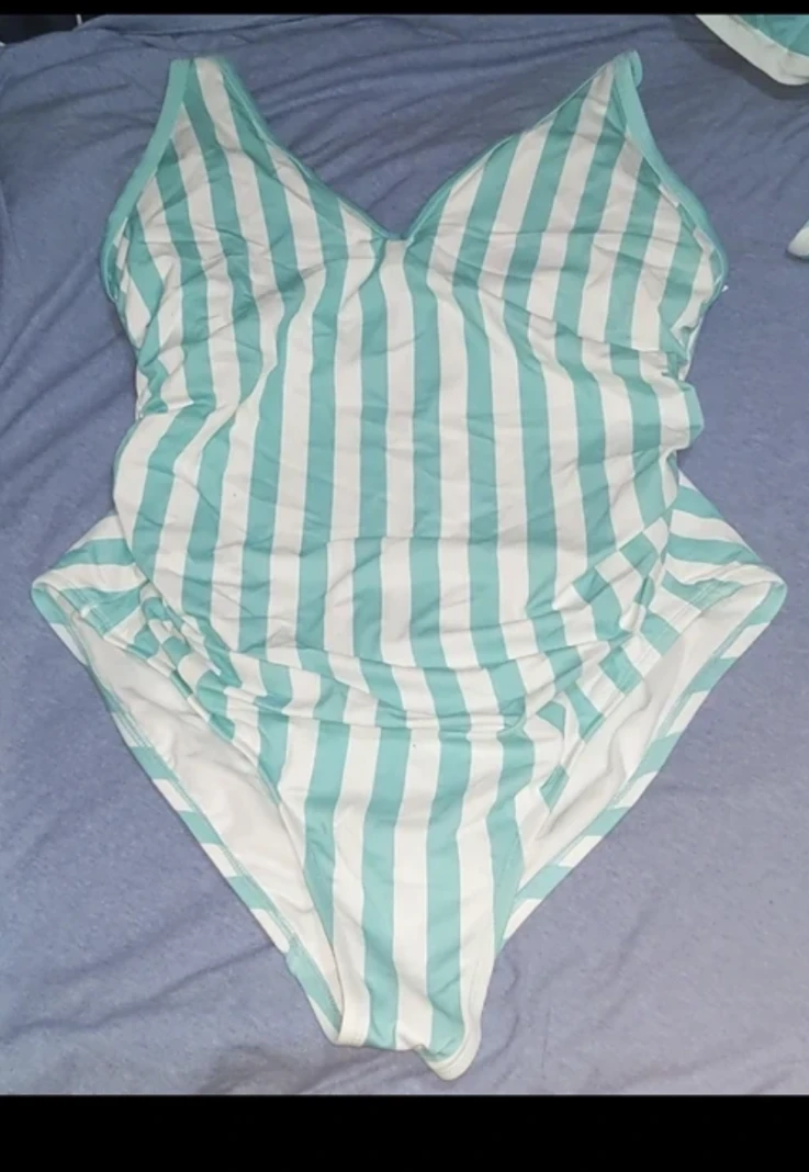 plus size swim suits image indicator(2)