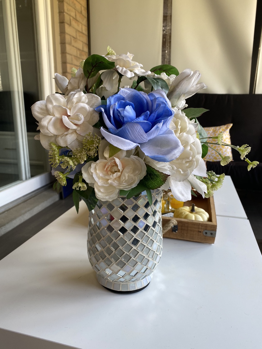 Artificial flower vase