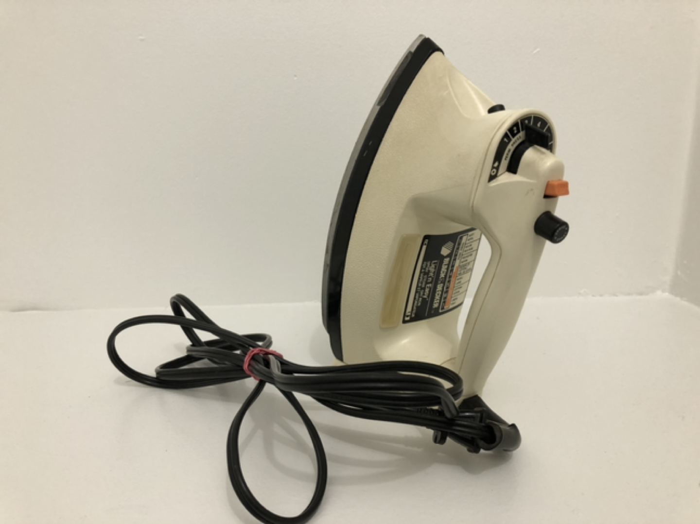 Black & Decker iron thumbnail