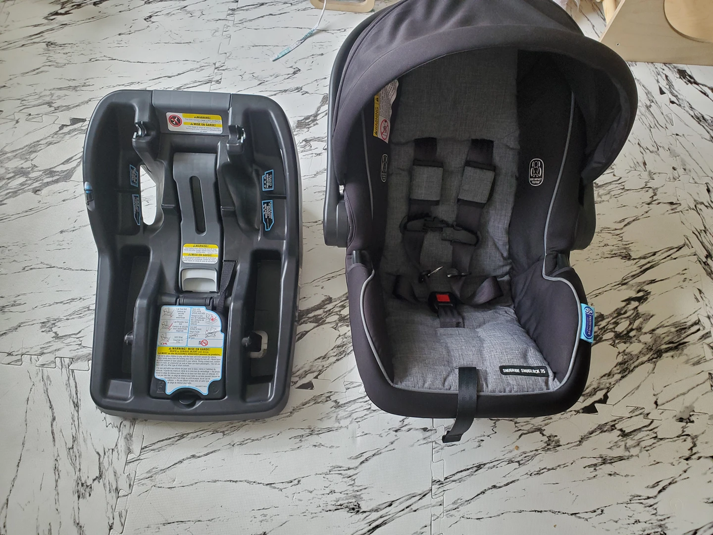 Graco Snuglock Snugride 35 Infant car seat with optional base