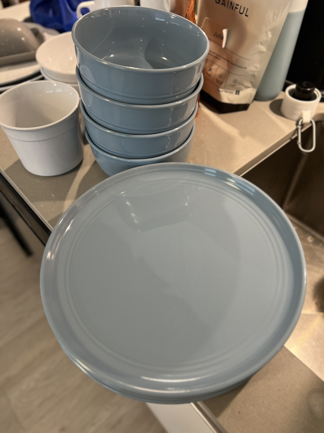 🍽️ Four 10.5” Dinner Plates and four 6.25” 24oz Cereal Bowls image indicator(5)