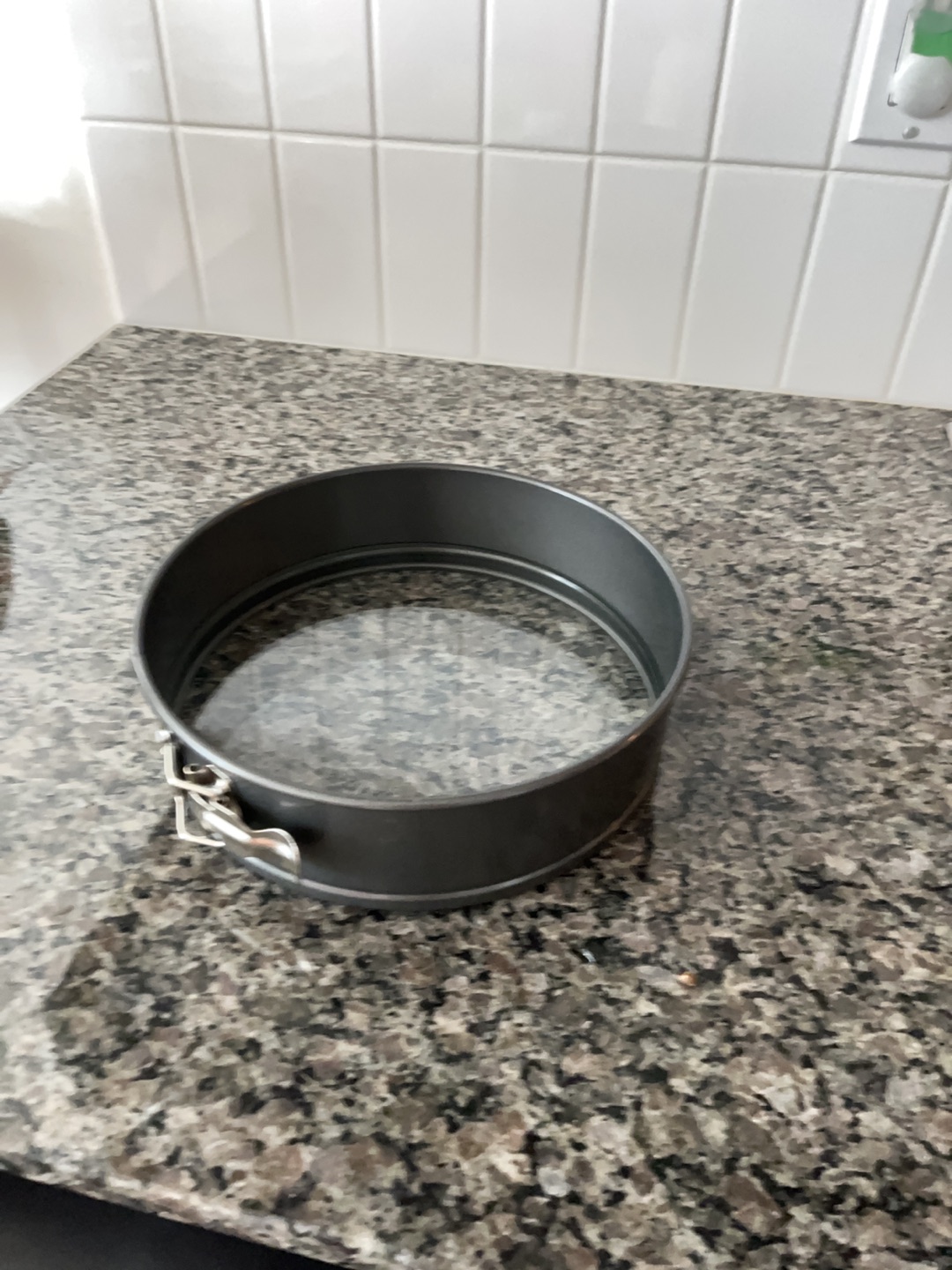Non-Stick Springform Pan with Tempered glass base - photo 3
