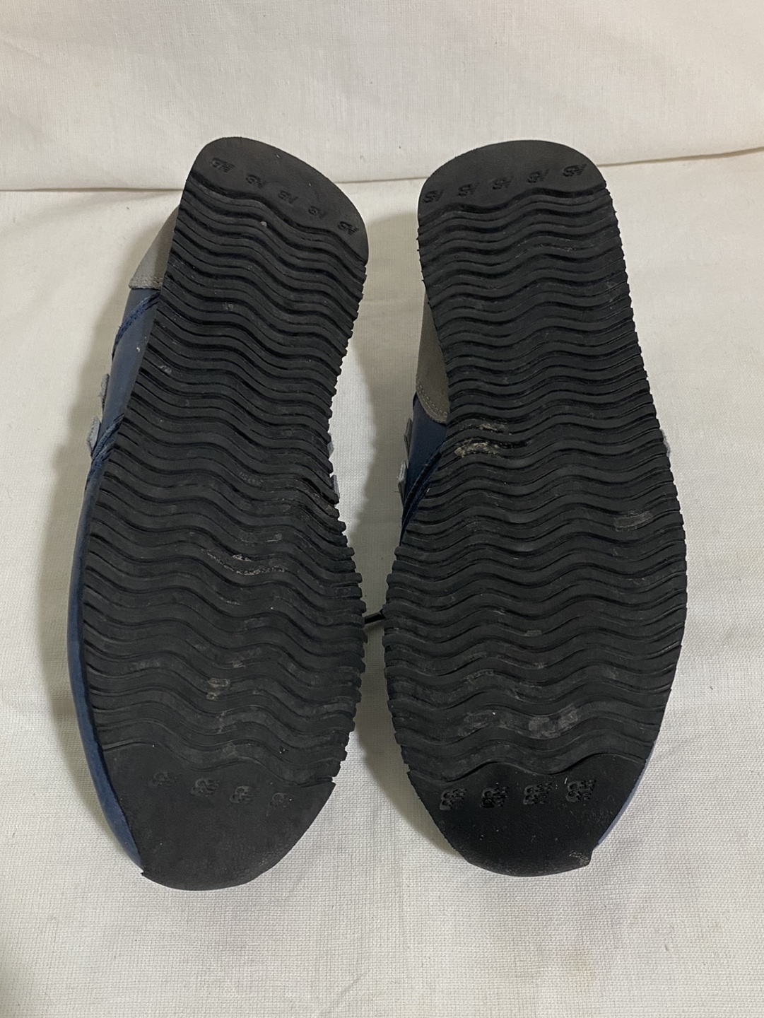 New Balance 420 Sneakers Runners size 7.5 image indicator(6)