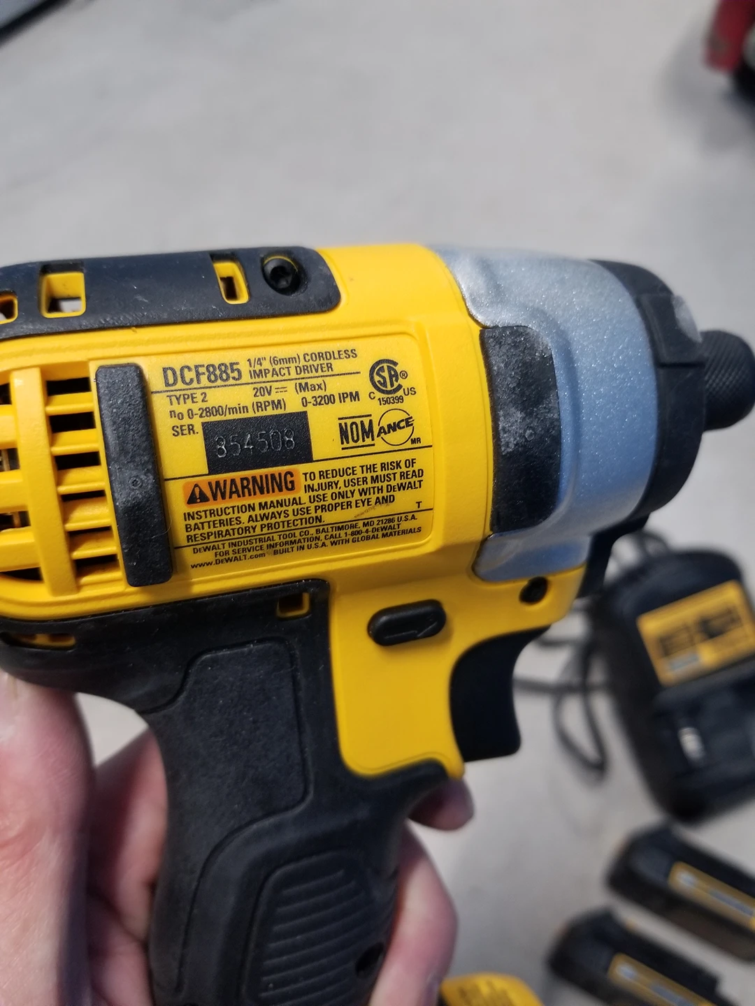 Like new Dewalt drill/impact drill set - photo 2