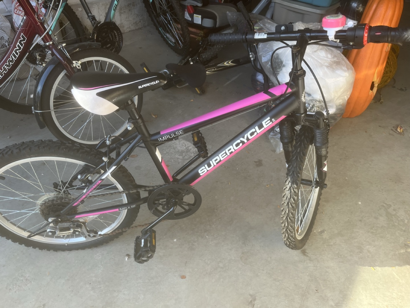 Supercycle Impulse Youth Bike, Black/Pink, 20-in - photo 2