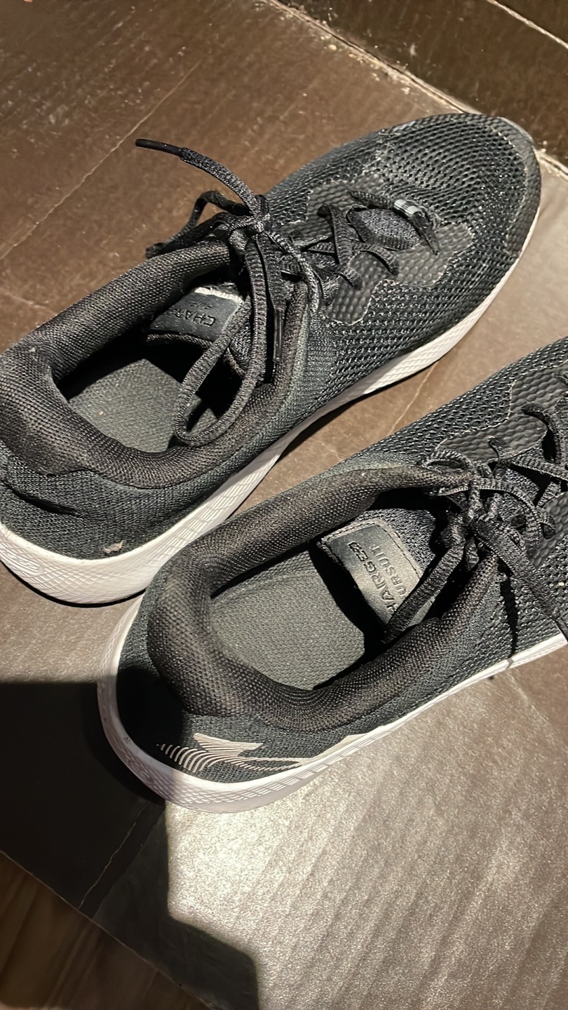 Under Armour Sneakers thumbnail