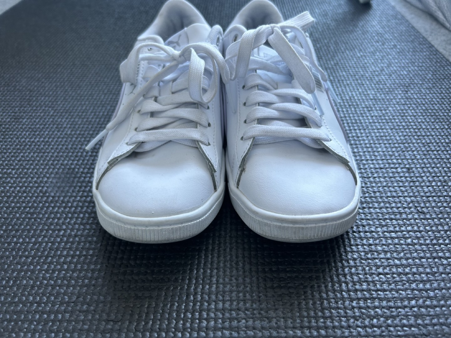Puma white sneakers (Size 6) - photo 3