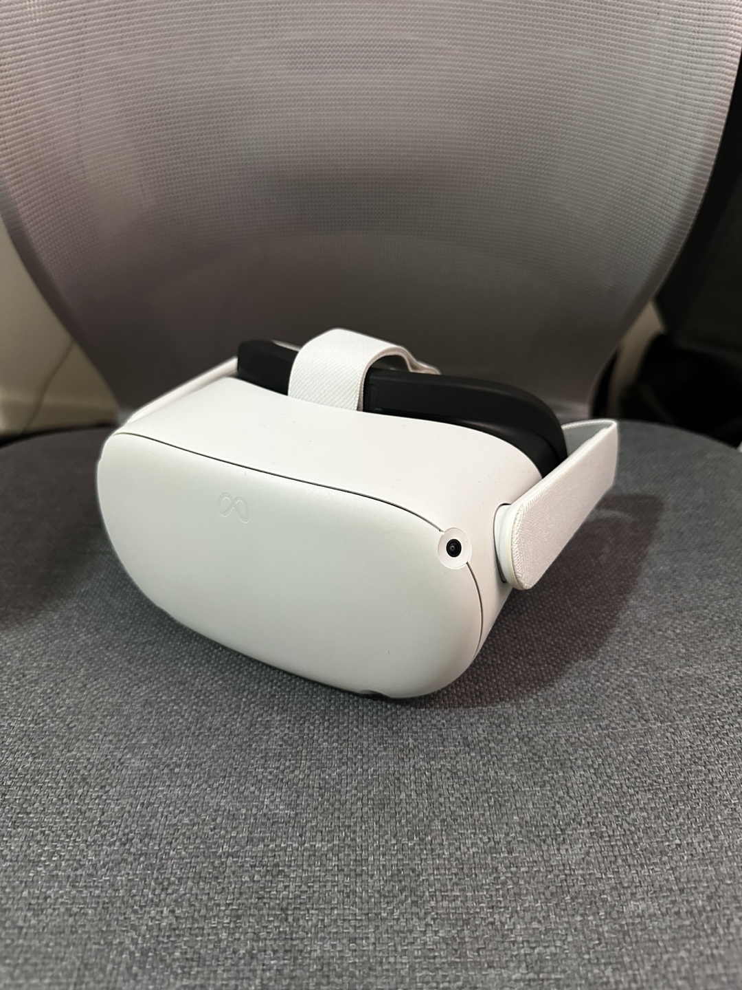 Oculus Quest 2 - photo 2