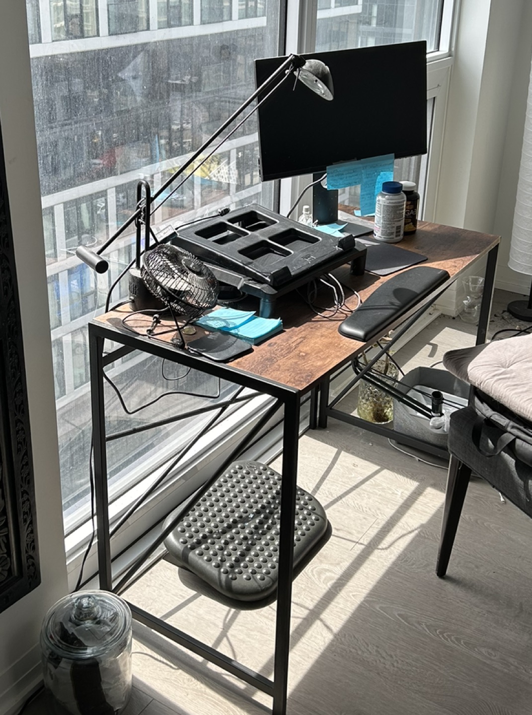 Desk - photo 2