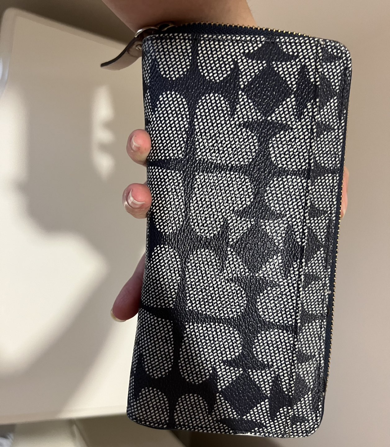 Kate Spade Wallet image indicator(2)