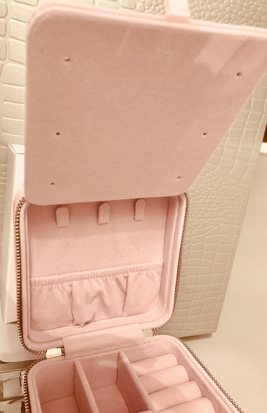 Iconic Swan Swarovski Pink Travel Jewelry Box - photo 5
