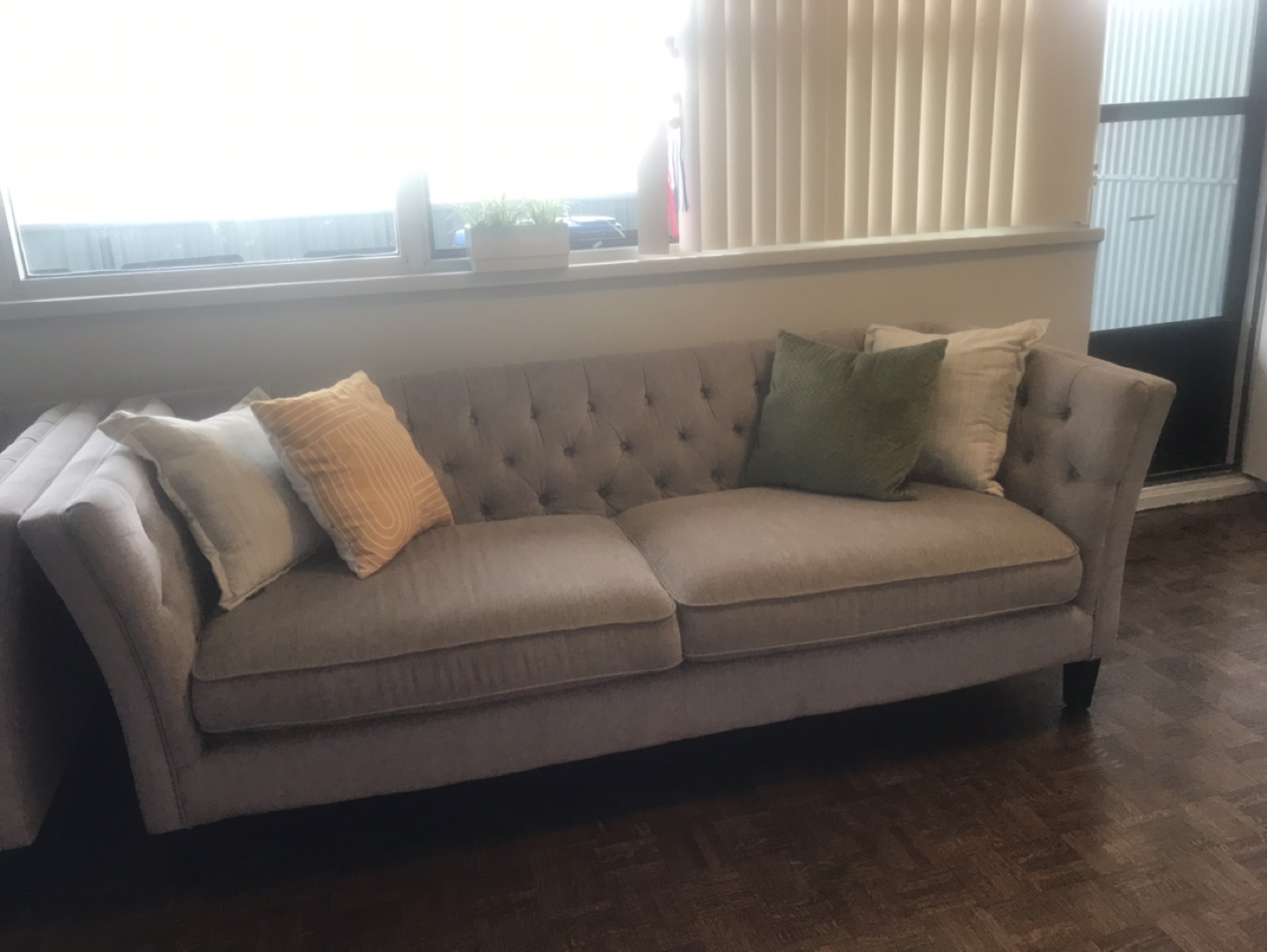 Couch - photo 3