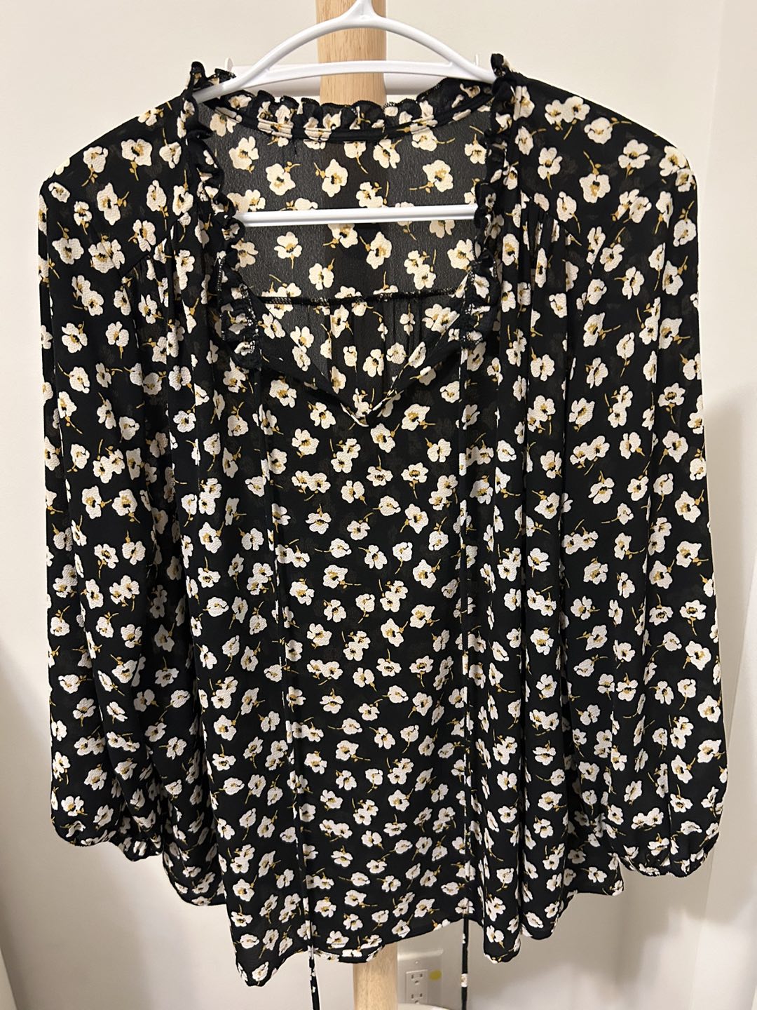 Flower print blouse thumbnail