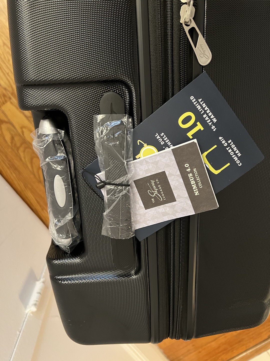 Brand new large luggage - photo 2