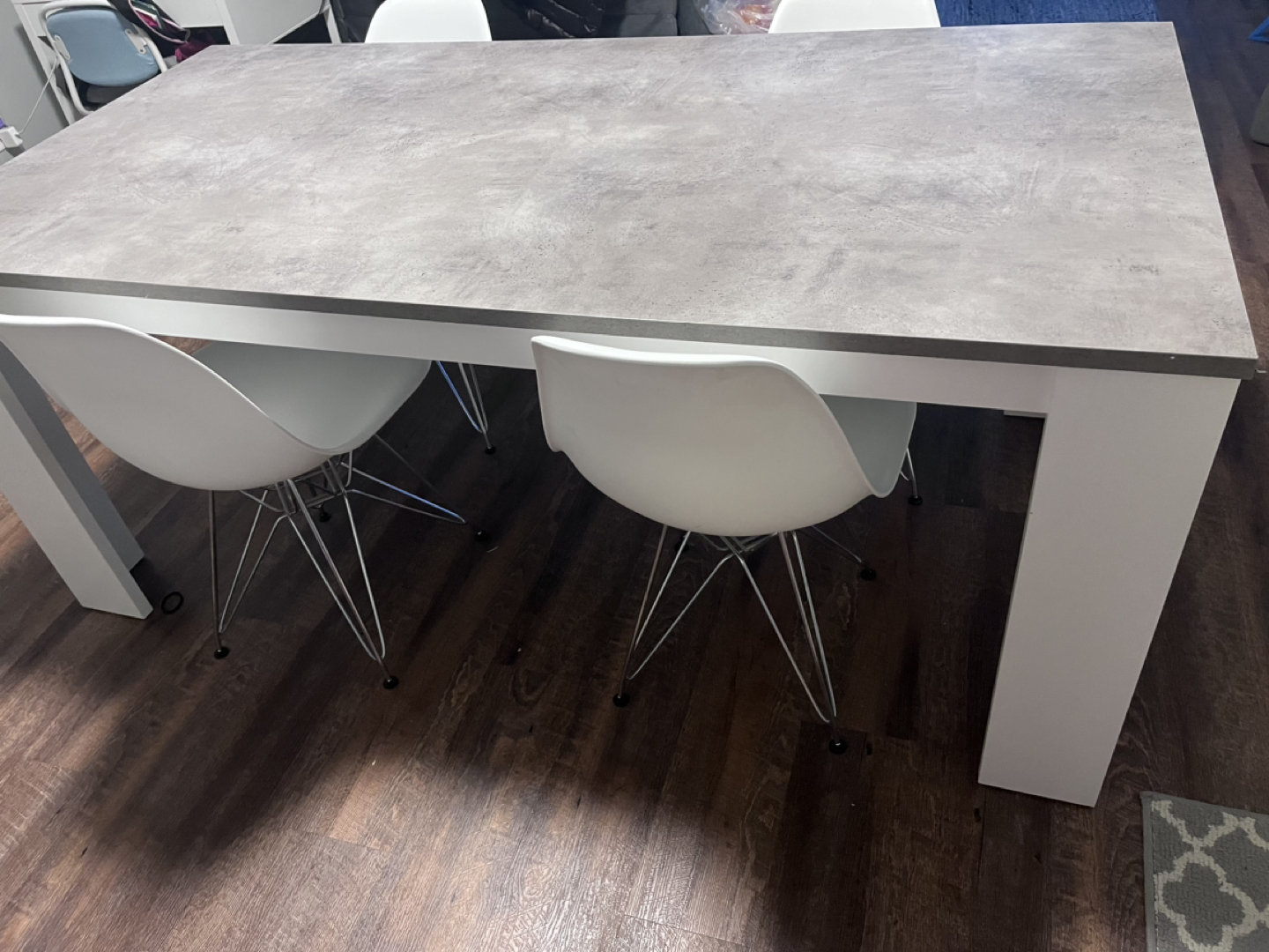 Moving Sale: Structube White Table with Four White Chairs - photo 2