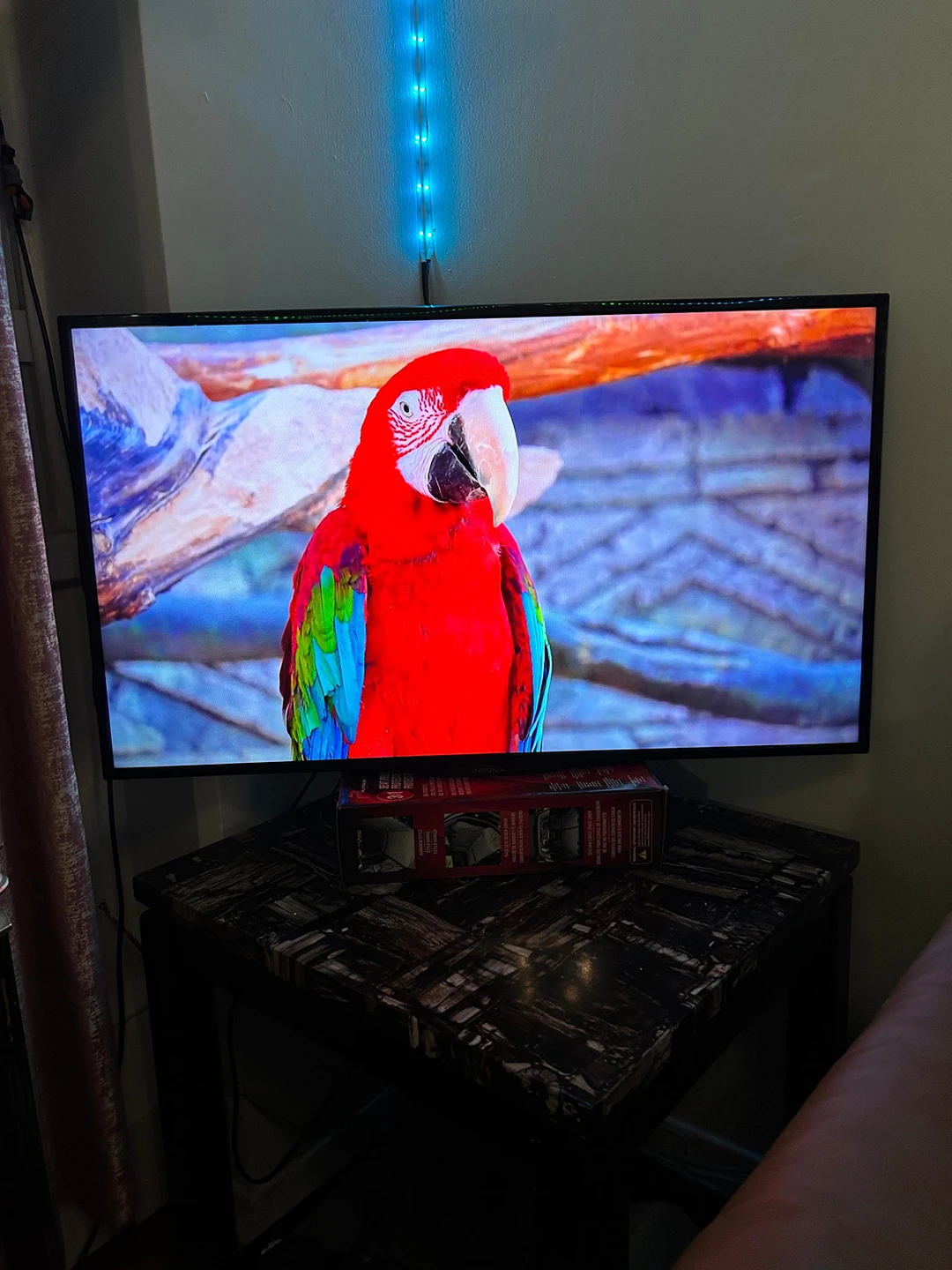 39" Insignia Smart-Roku TV - photo 3