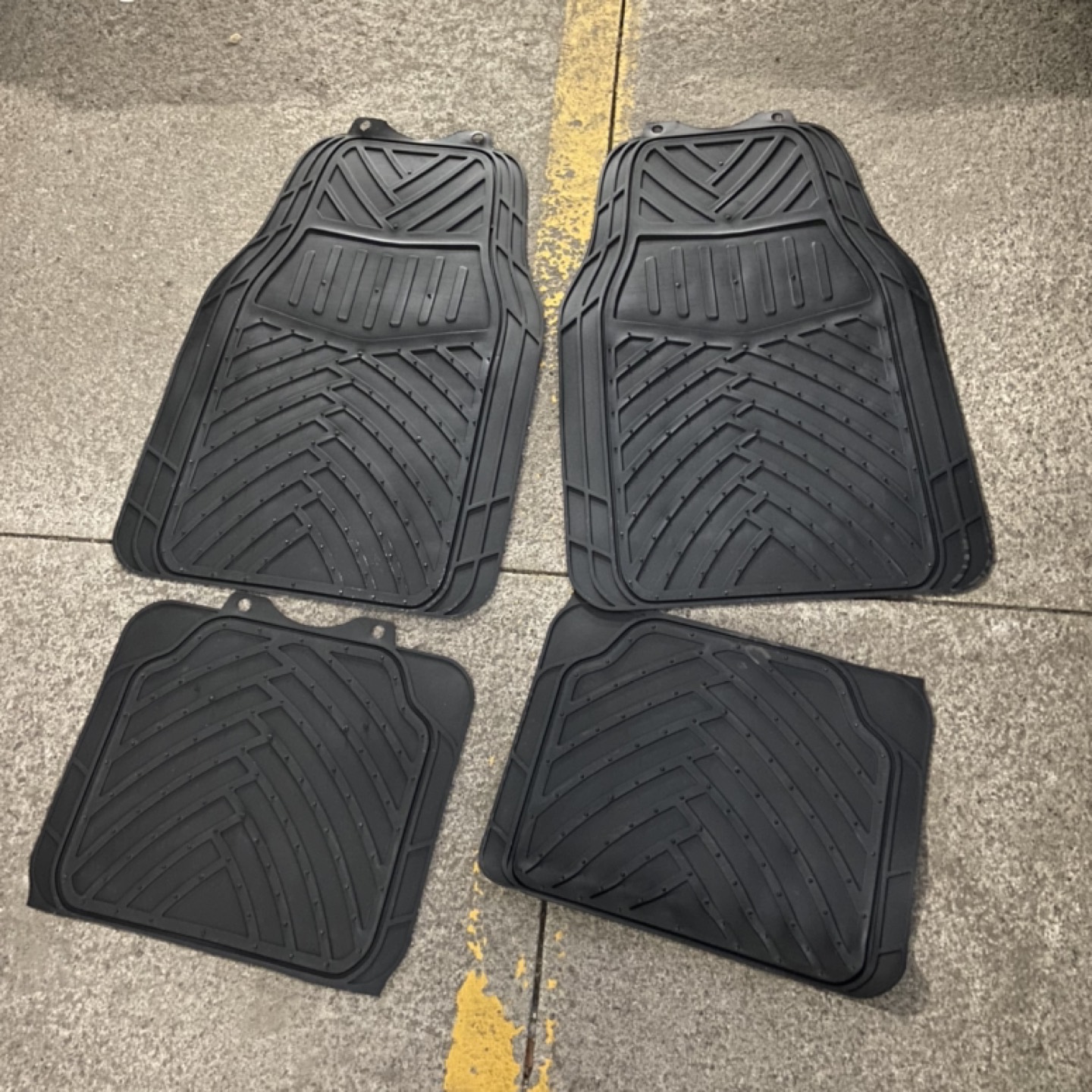 All season car floor mats, 4 pieces
