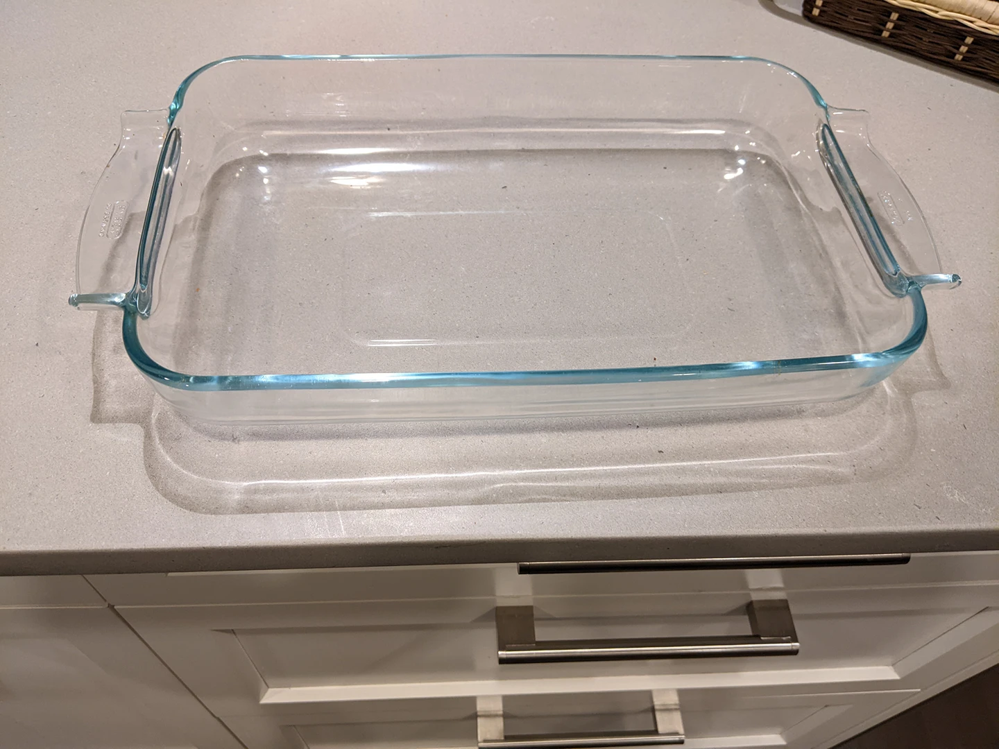 Pyrex baking dish thumbnail