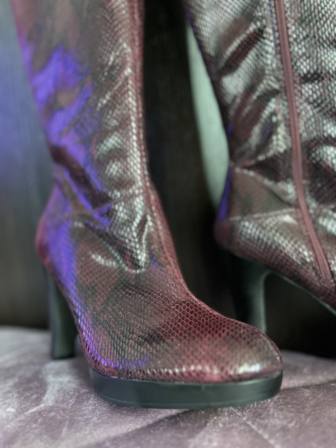 Tall high heeled wine-red/black imitation snake skin boots image indicator(2)