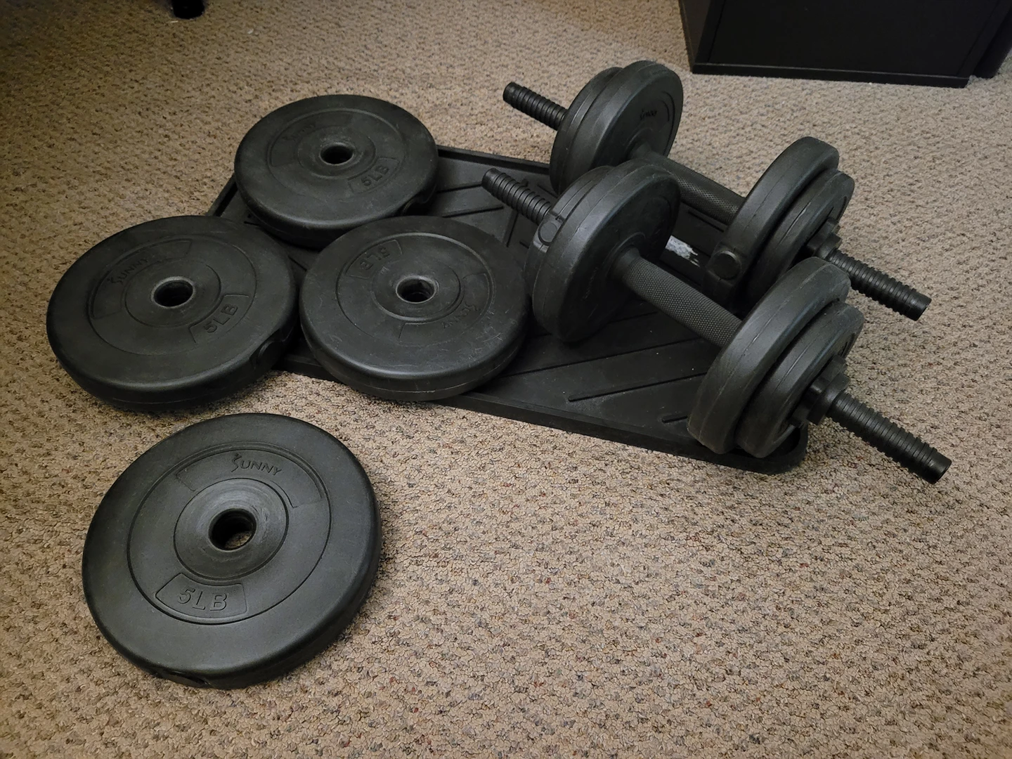 Adjustable dumbbells