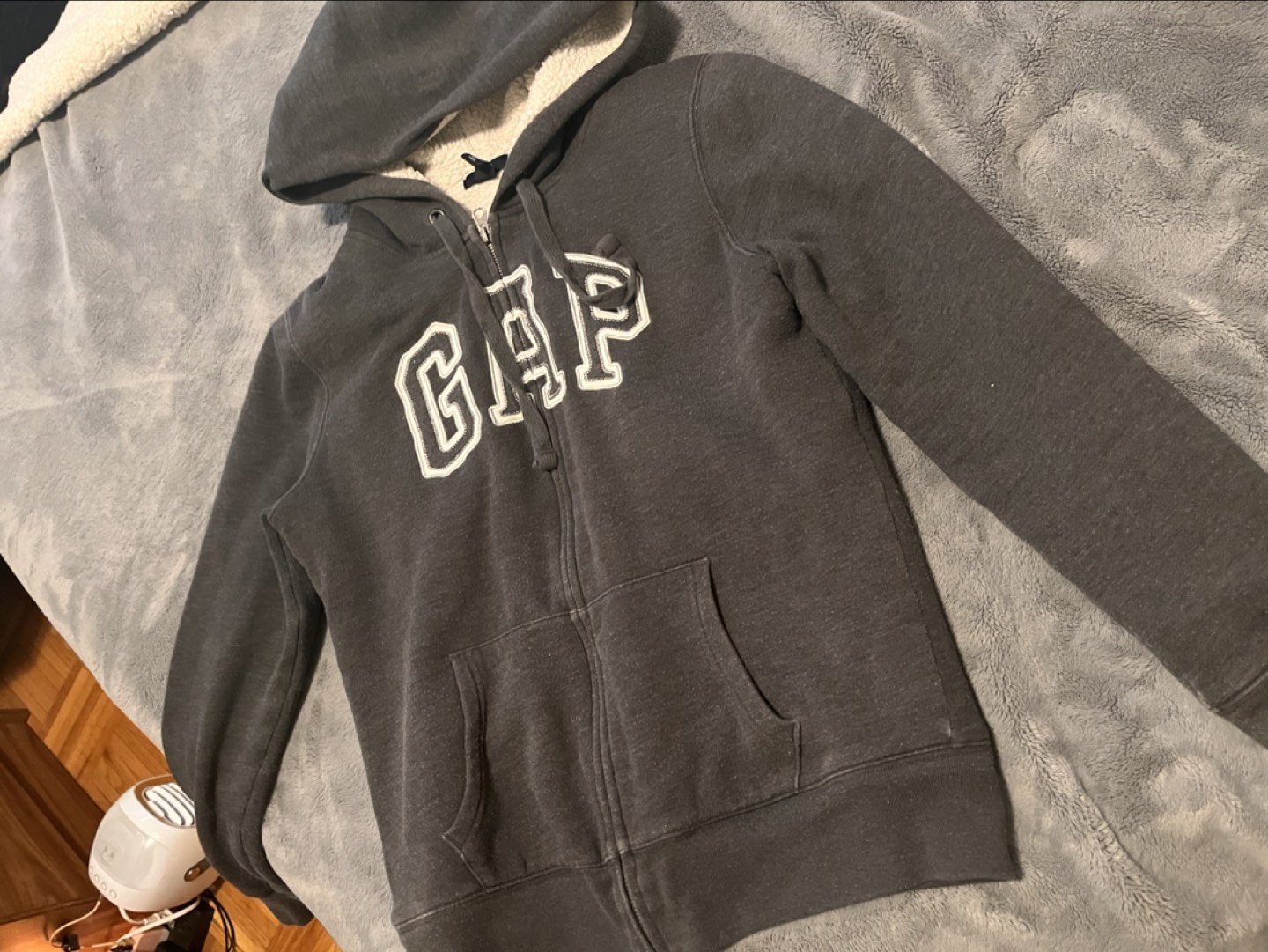 Gap sweatshirt