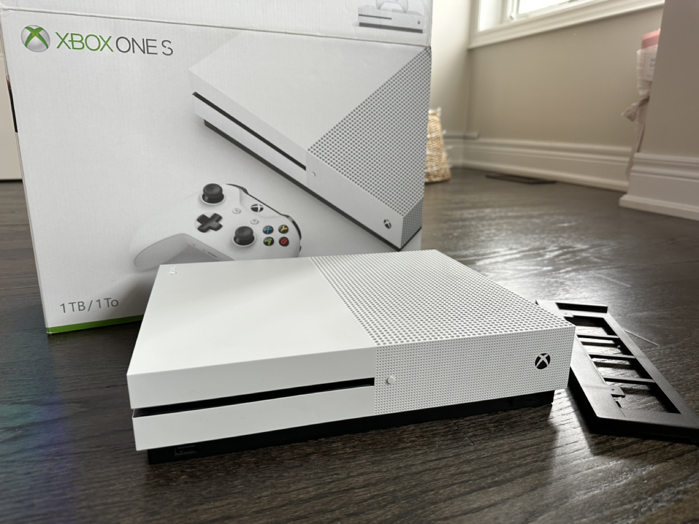 Xbox One S 1TB - mint condition