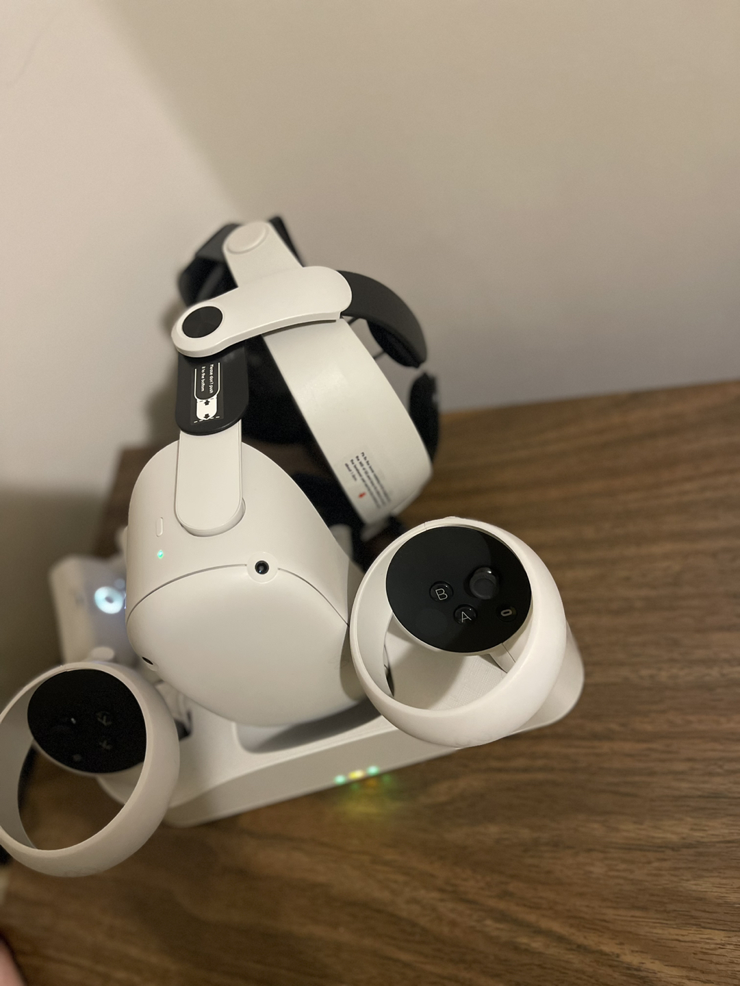 Meta Oculus Quest 2 128g with Charging dock & Head strap battery - photo 3