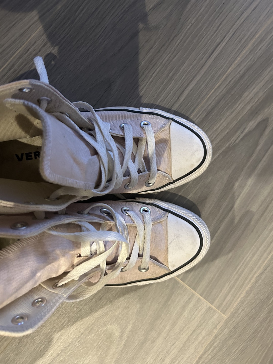 Pink converse thumbnail